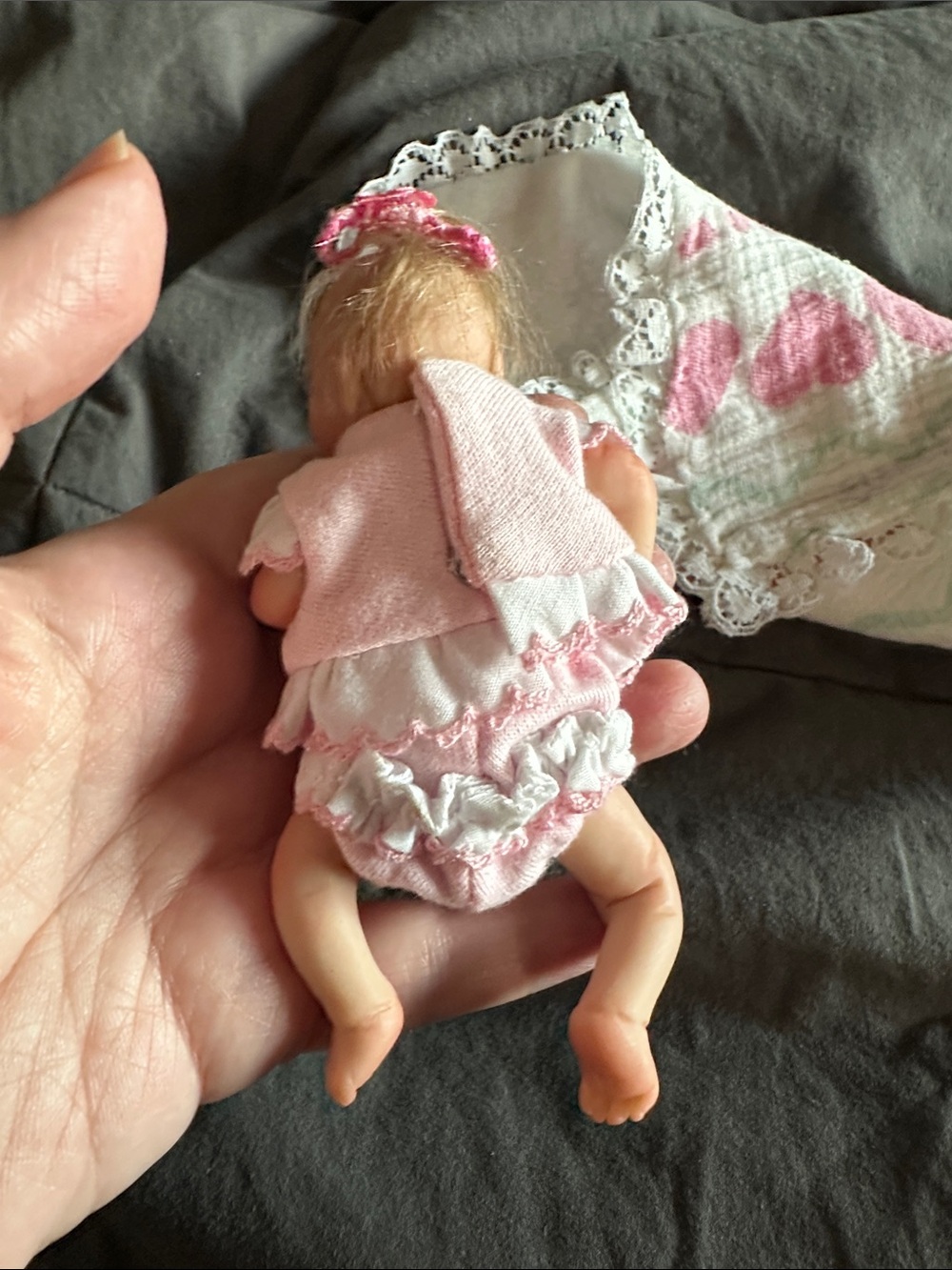 Tiny handmade clay, baby. Beautiful outfit & bed. Adorable. - Picture 6 of 7